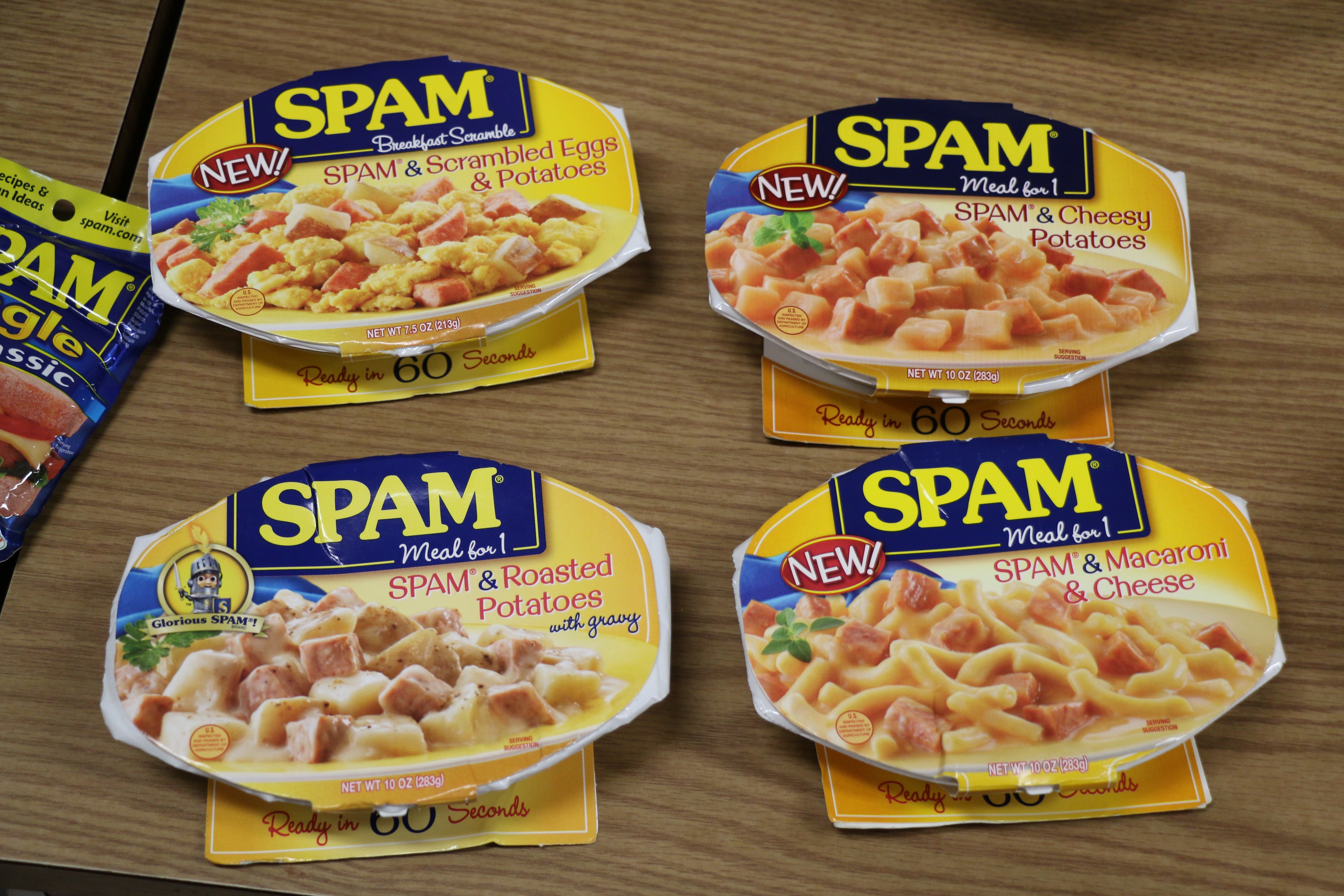 Students sample SPAM® products - Meat Science