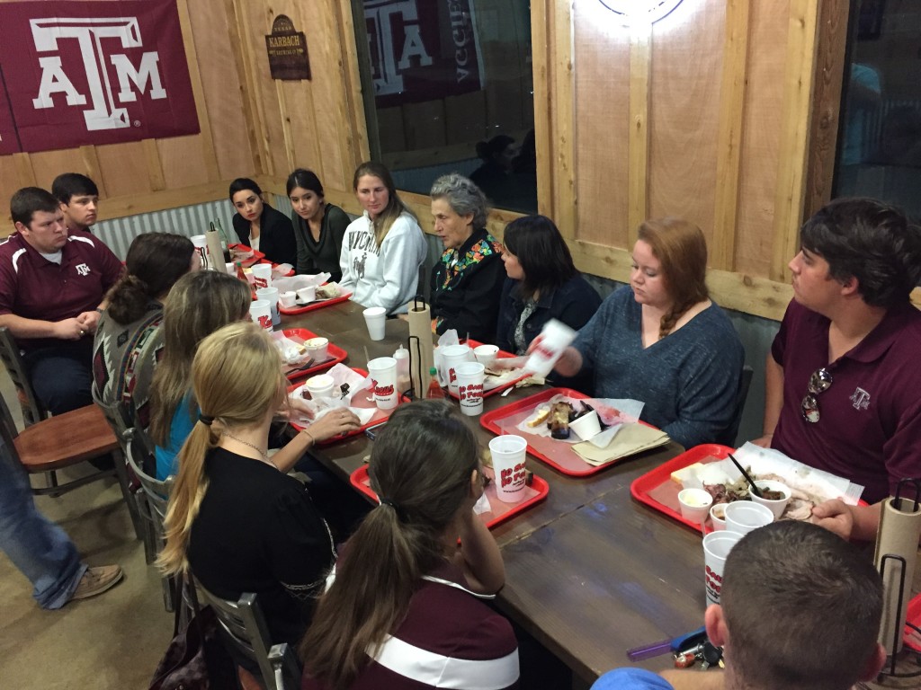 Dr. Temple Grandin having dinner with the meat judging team